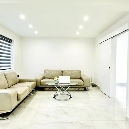 Beautiful 3 Bedroom House In London -Ensuite Bed Room Twickenham Exterior foto