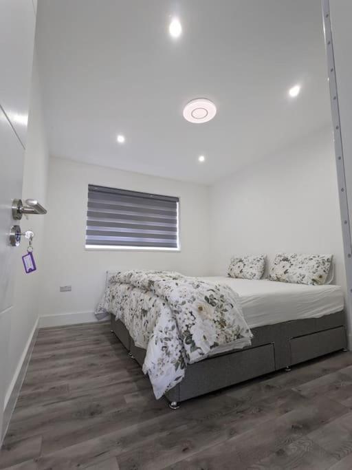 Beautiful 3 Bedroom House In London -Ensuite Bed Room Twickenham Exterior foto