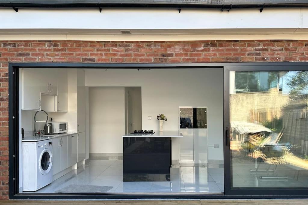 Beautiful 3 Bedroom House In London -Ensuite Bed Room Twickenham Exterior foto